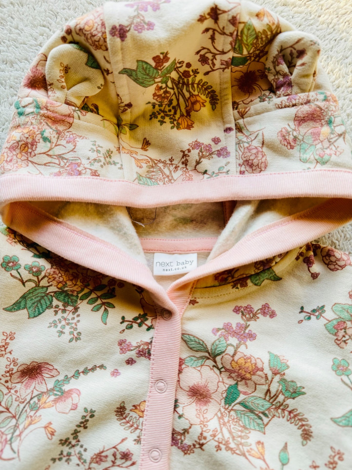 Hoodie - Buttoned with brown flowers