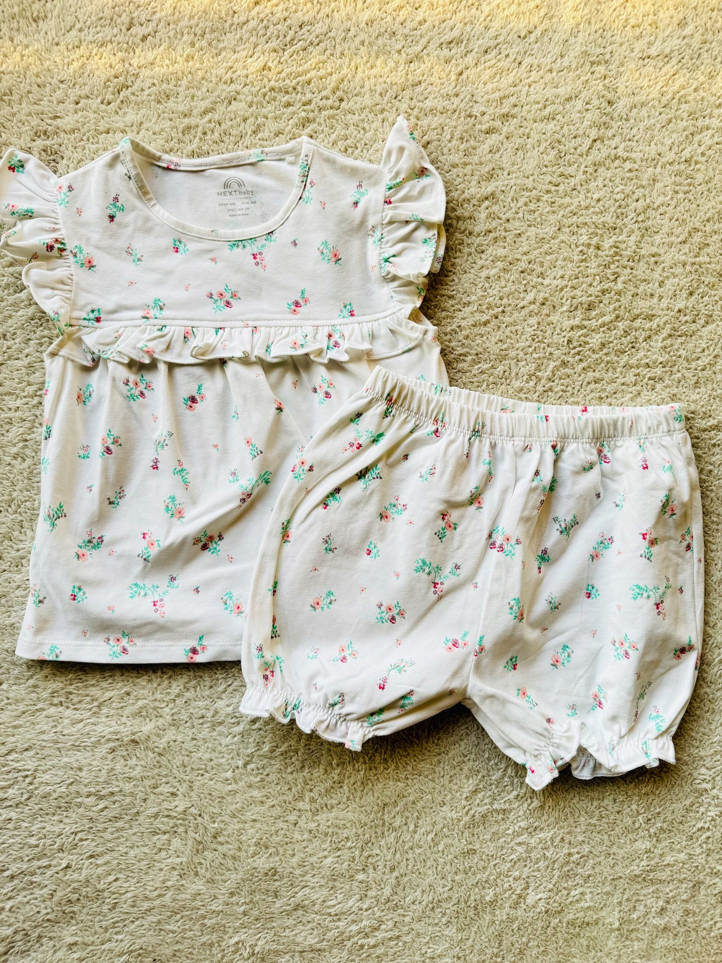 Two piece set - Top and shorts in green colour