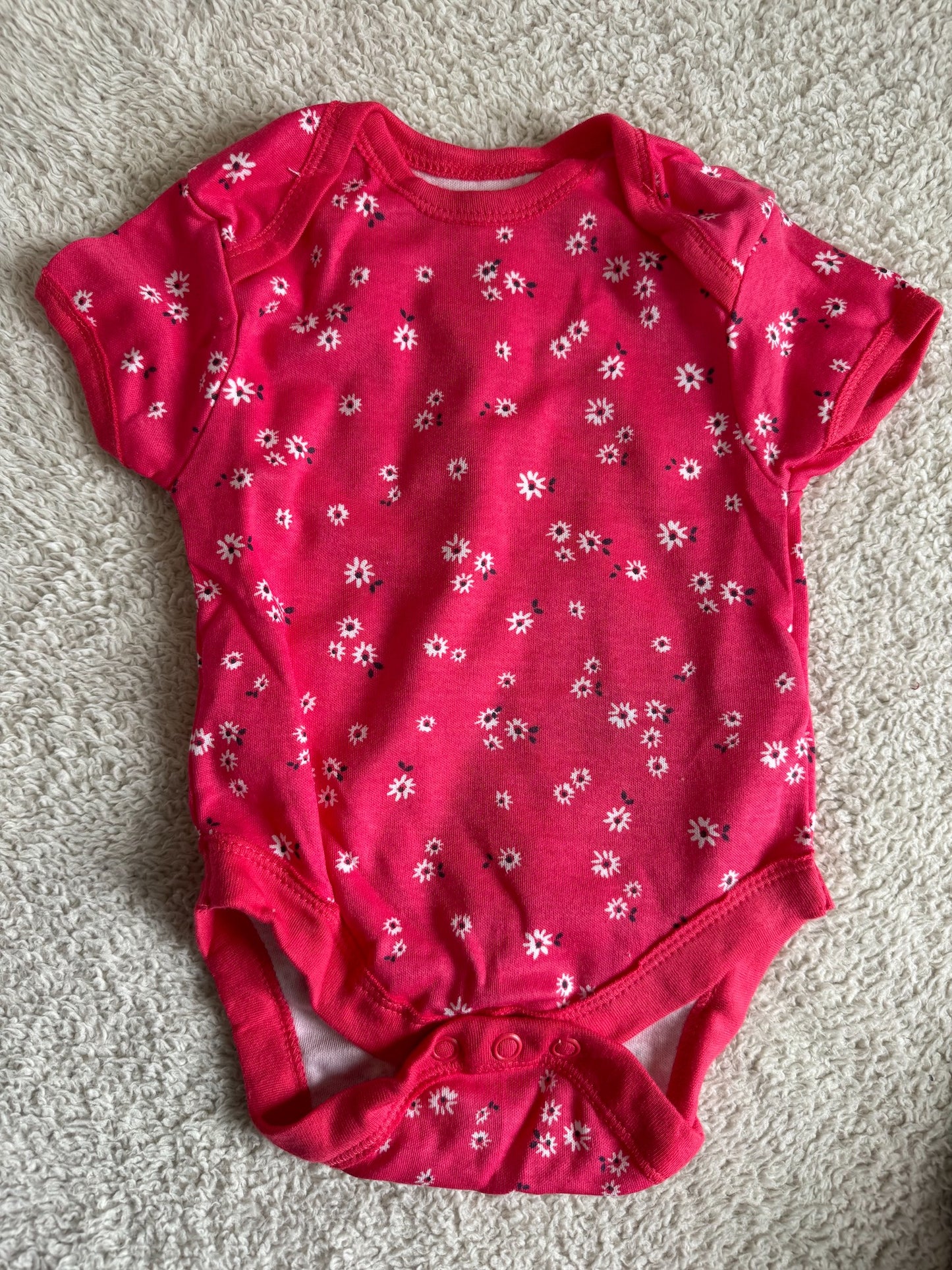 Half sleeves bodysuit - White flowers shocking pink